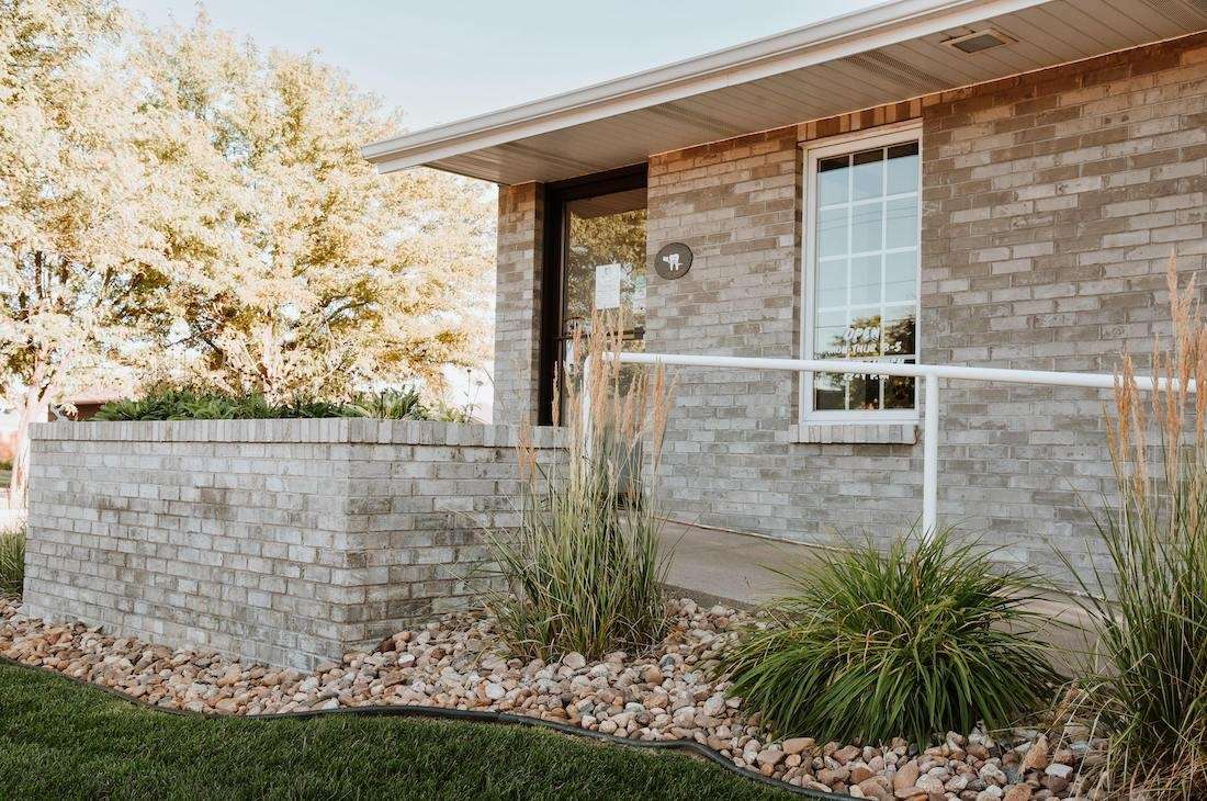 Close up picture of a window at Pradera Dental in Sterling, CO