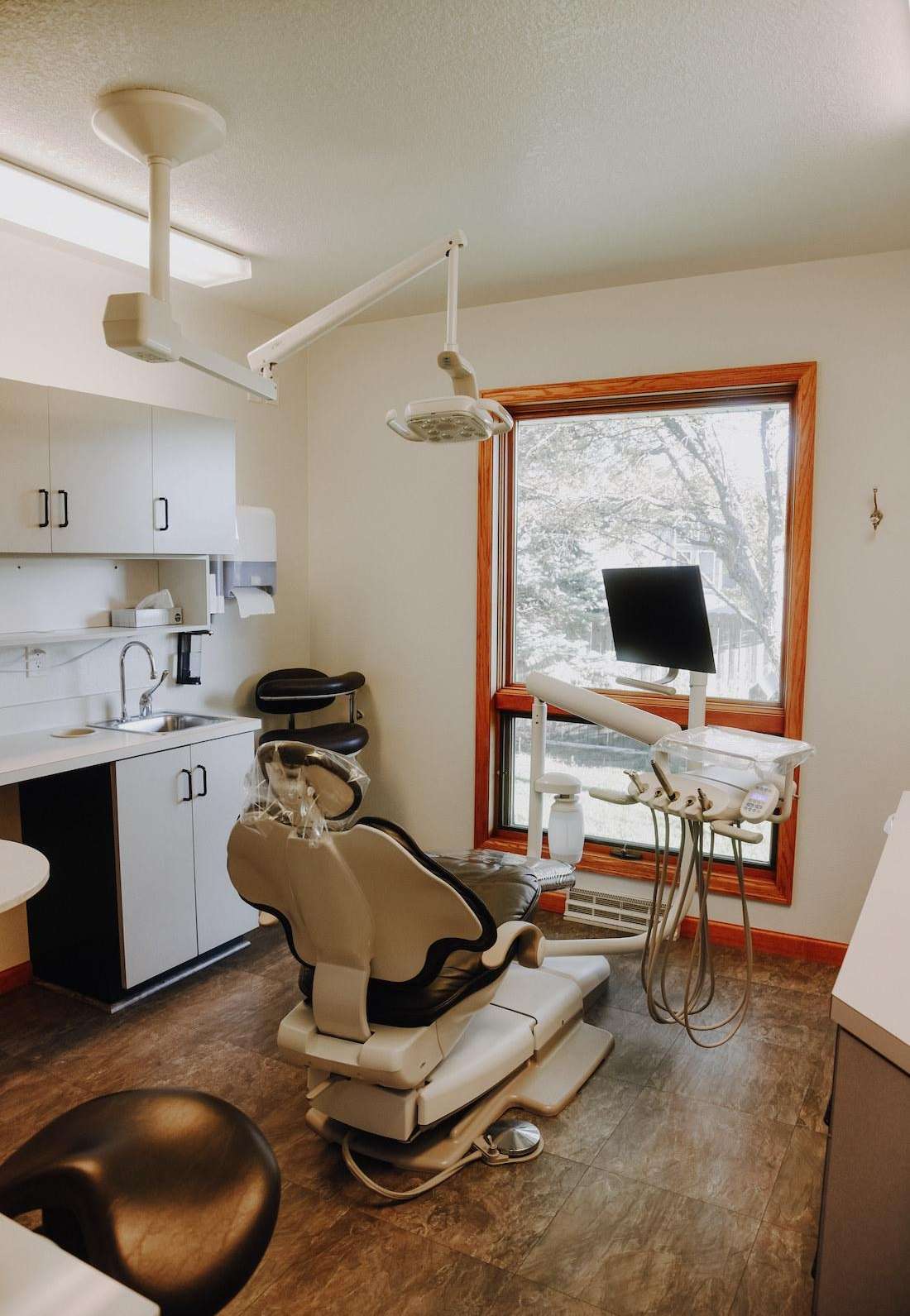 Photo of a dental seat and other equipment at Pradera Dental