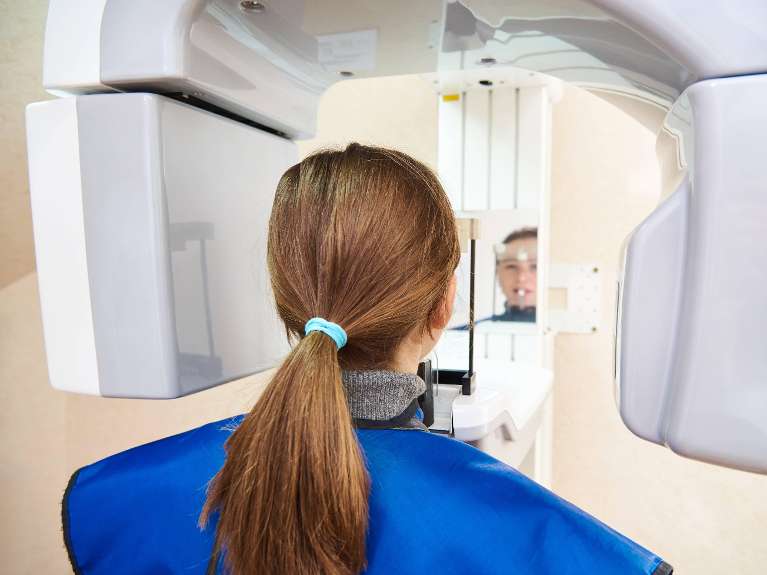 Patient looking at her teeth using Panoramic x-rays at Pradera Dental